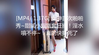 人妖系列之三个古罗马精美服饰人妖表情淫荡妩媚手指轻轻滑落衣服你舔我来我草你满足屁眼的快感