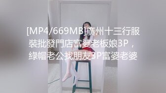 高颜值长相甜美面罩妹子露脸道具自慰，震动棒抽插浴室洗澡非常诱人，很是诱惑喜欢不要错过