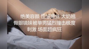 動車上碰到高挑身材美女,紫色內褲性感撩人啊