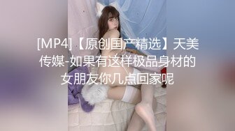 单位女厕偷拍新来的大美女没想到老江湖了，鲍鱼还挺黑