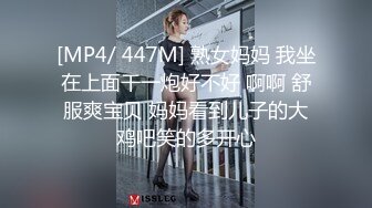 kcf9.com-【绝版资源】媚黑绿帽美腿淫妻「MouchetteBBC」OF私拍 瘦小身板爱大黑牛子【第三弹】 (10)