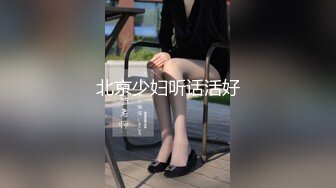 安防酒店摄像头偷拍 看样子有点恋母癖的妈宝男在妹子的引导下做爱憨憨的