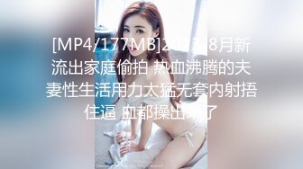 晚饭时故意把女友和她漂亮女闺蜜一起灌醉,偷偷到闺蜜房间掀开被子还光着屁股,担心被干醒只能轻轻抽插!