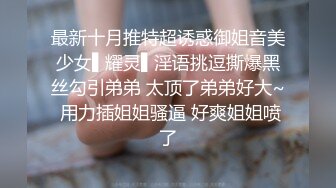 大街上一路跟踪尾随偷拍皮裙少妇 保养的还不错的小嫩B