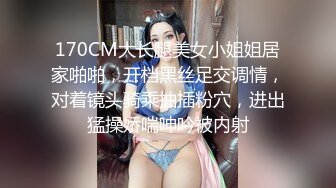 [MP4/ 727M] 眼镜轻熟女美少妇，夫妻之间沙发上啪啪做爱花式玩黑蝴蝶传教士内射，最后洗澡