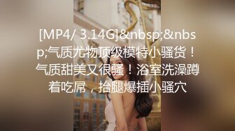 风景区女厕全景偷拍多位美女少妇前来献B (6)