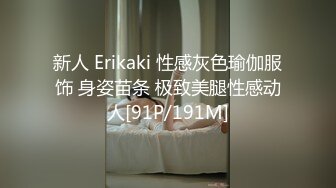 爆菊花 漂亮妹子被大肉棒操了逼还要插菊花 口水润滑一下 鸡吧大 小屁眼确实很难插入