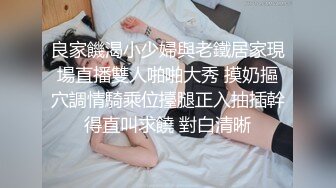 屌丝潜入学校女厕偷拍学生妹妹尿尿，遇到同好说我占了他宝地,在外面挥舞拳头让我走