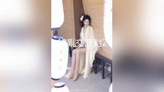 暗藏摄像头偷拍美少妇洗完澡掰开BB在找什么呢，难道毛毛还能长到B里面去？好像在拔毛