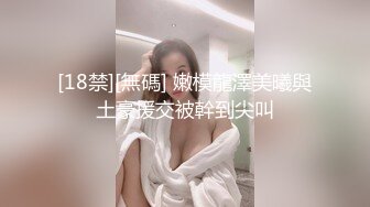 年轻就是嫩啊趁着蜜桃臀妹妹做完运动没力气扒了她的内裤就是一顿操