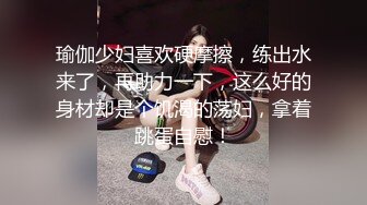 偷拍穿着制服的少妇 外面穿着长裤 里面竟然穿着开档丝袜