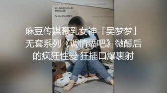 风骚少妇爱勾搭跟两个小哥玩3P，性欲旺盛扒光两个小哥一起吃鸡巴，边吃边撸前插后入揉奶子，把小哥伺候的好舒服