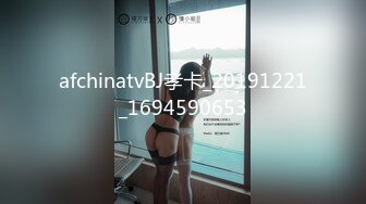 大神尾随偷拍 和男友一块的吊带蕾丝裙小姐姐小吃街被CD.微透白内前后拍正面露黑色毛毛