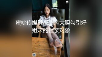  极品美乳陌陌女神『凌儿』与土豪屌丝男激情互动流出 揉爆乳玩粉穴 看的土豪受不了只想狠狠操她 高清720P版