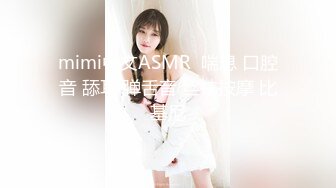 合租房门缝偷窥房东的女儿洗澡好像被她发现了赶紧溜