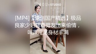 《极品反差女神泄密》露脸才是王道！高颜美鲍外围绿茶婊【月亮猫】付费解锁私拍，吃鸡足交啪啪供两位金主3P玩弄