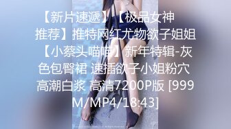 皮裤女王熟女姐姐露脸直播，这大奶子无敌了真带劲，蝴蝶骚逼稀疏的阴毛，道具双插还口交大鸡巴，乳夹扩阴器拳交