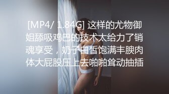 民宅摄像头被黑强开TP身材瘦弱年轻纹身潮妹与老公不停变换体位激烈啪啪两个宠物狗观战最后射出的精子喂狗