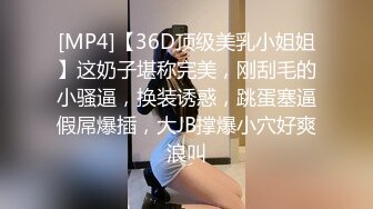 吊钟奶少妇小姨，奶子桃红奶白真像个桃子，挤乳汁自己舔着喝，看得好起劲啊，真心喜欢这对奶白兔子！