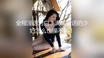 人妻熟女一边用手机聊天一边后人