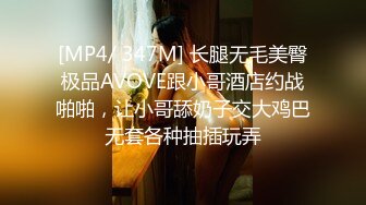 商场白色隔板全景后拍多位美女尿尿2 (2)