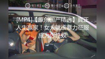 越南姐妹双女战嫩妹子戴上假屌抽插，站立后人上位骑坐后入猛操[MP4/2200MB]