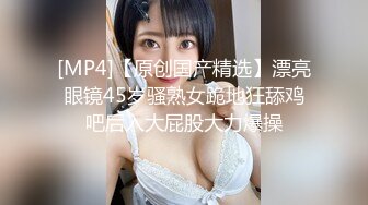 四处游荡服装城遇到的小美女