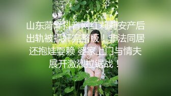 姐姐穿着白衣牛仔裤，坐沙发上揉捏她逼逼羞涩表情