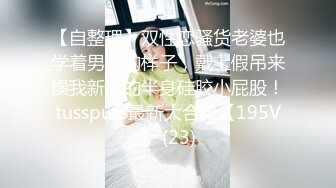 商场门口TP一个真空逛街的骚女 一线天无毛逼和粉嫩红乳头太挑逗诱人了