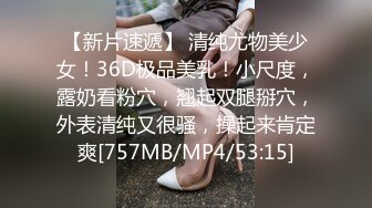 小两口久别胜新婚,大街上迫不及待直接搞起来了