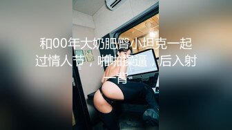 酒店小妹的3P教他怎么伺候男人，撸硬大鸡巴玩乳交深喉玩弄口活，特写骚逼给狼友看，后入草大屁股抗腿抽插