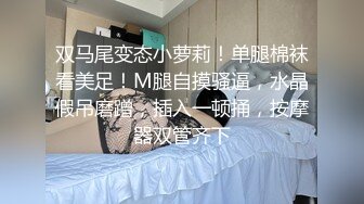 洗浴中心内部员工偷拍几个身材丰满的少妇洗澡换衣服