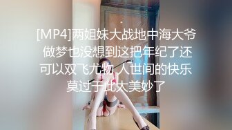 简陋的驾校女厕蹲守 穿皮裤的少妇