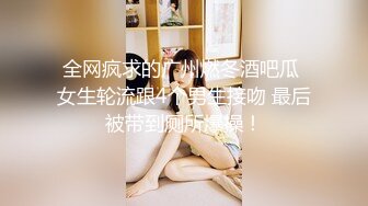 华东政法大学骚母狗 丁婕 手握男友的大鸡巴贪婪的舔舐 还边看电视边用鸡巴来摩擦牙齿 真是太会玩了