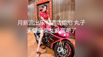 大神男扮女装进入女澡堂偷拍俩妹子光着白花花的屁股在称体重,妹子还说又长肉肉了