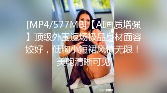 颜值美女平时私下竟如此淫荡 主人的胯下玩物 肉棒吃的津津有味 深喉抵住嗓眼激射