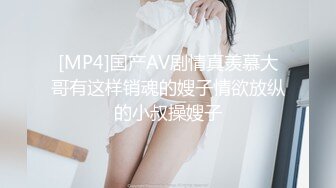 极品反差露脸学生妹》外语大学知名公交车痴女，为了求干什么都敢玩，户外露出、吃精、3P样样精通，长相一般但真的骚