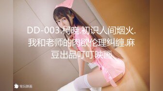 96年小情侣真会玩,美女传性感丁字裤躺床上让男友上来直接干,叫声很销魂