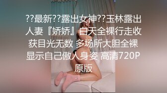 小仙女全程露脸高能发骚，坚挺的奶子水嫩的逼逼特写展示，自己抠逼表情好骚