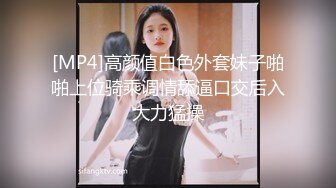 邪恶的房东暗藏摄像头偷拍身材不错的美少妇洗澡