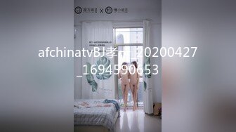 〖女神露出❤️视觉盛宴〗被哥哥强行带去别墅跪在别人家门口露出 时不时的有人开车路过 好害怕别墅主人家突然开门看见 心里有很爽 (3)