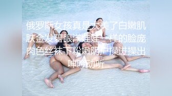 农村中年夫妻自拍,大哥人有心而力不足,大嫂扣半天没硬,无奈坐上去自己扣