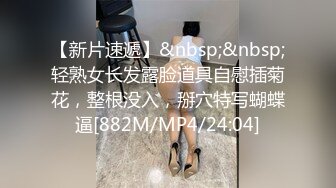 打开房门露出调教母狗逼里塞着跳蛋电动假阳具享受着被主人扇耳光的快乐_1451279794495184898_720x1280