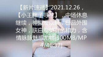 STP30814 两个骚女深夜驾车户外！没穿内裤塞着跳蛋！蹲着野外尿尿，深喉插嘴吐了，翘起屁股摸穴后入