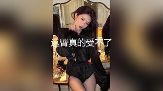 吊钟大奶风骚女友的无限诱惑，跟狼友互动撩骚听指挥，自己吃骚奶子撅着屁股看逼逼