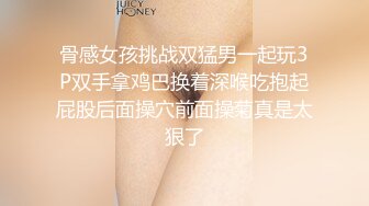 清纯系天花板萌妹小虎牙美妞，连体露奶丝袜，带上眼镜更是诱惑