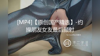 一个小哥玩三个少女萝莉精彩4P，全程露脸真他么禽兽，享受小渣女们的口活服务，轮草爆草抽插还玩道具射嘴里1