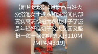 偷拍极品丝袜美女的鲍鱼 为了拍脸跟到了公交车站