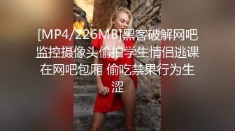 青春美眉3P 被两根大鸡吧无套输出 前后夹击 三洞全开 最后射了一肚皮