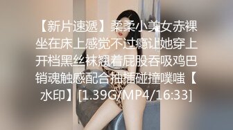 乖巧的小少妇颜值不错让小哥各种抽插玩弄，激情上位玩着骚奶子爆草抽插，给狼友看逼逼特写，让小哥都草尿